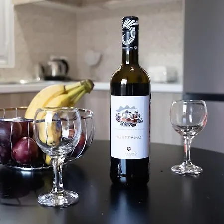 Stefanos & Zenia's Apartment2 -nydri דירה *